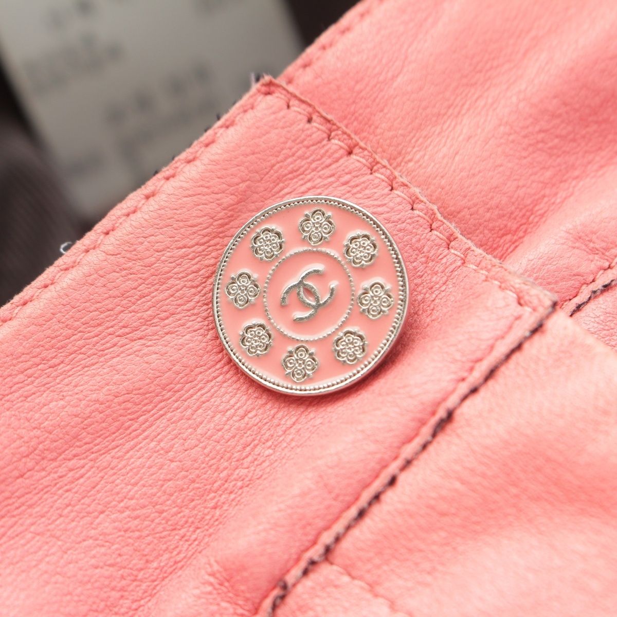 Chanel Leather CC Logo Shorts Pink 34 — view 5