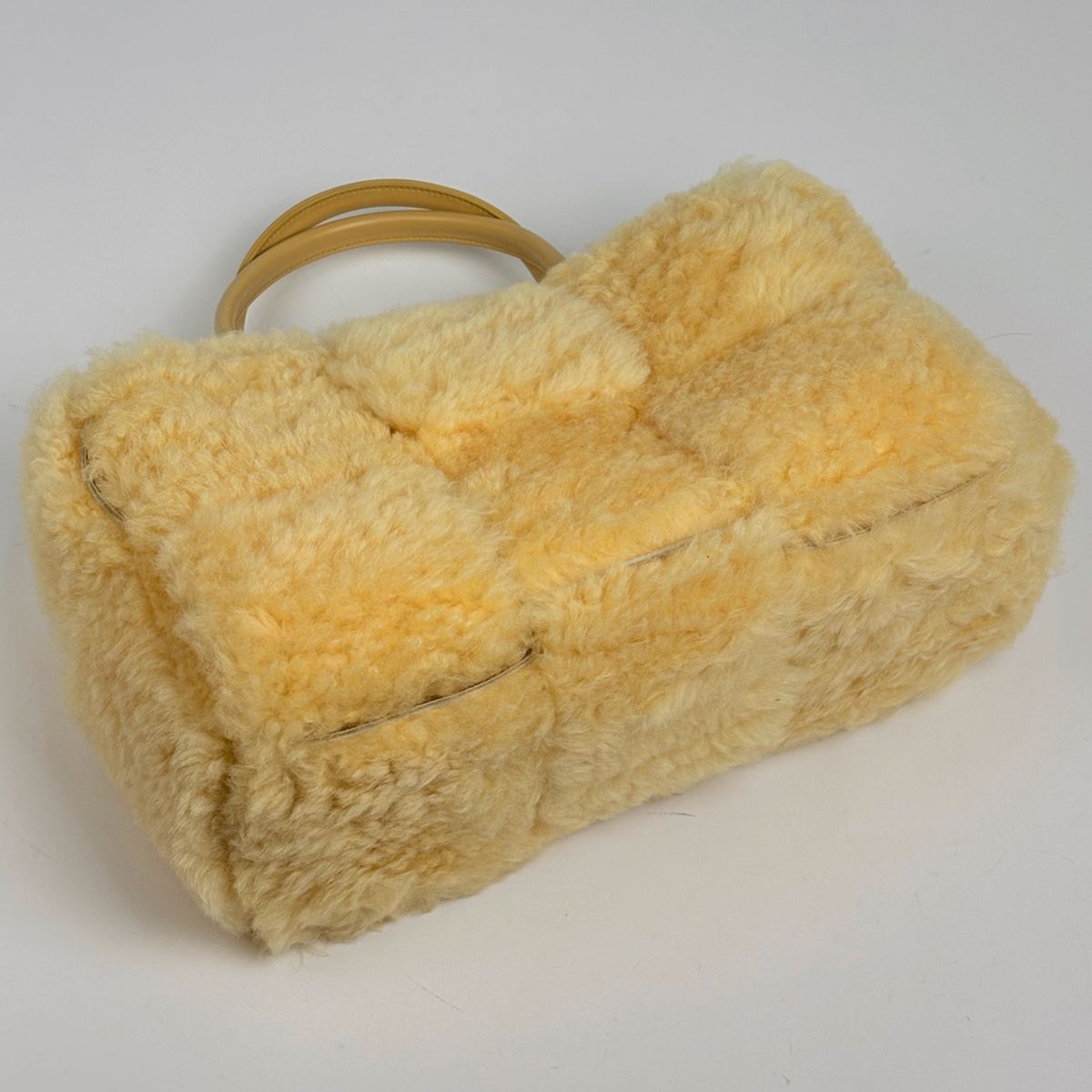 Bottega Veneta Small Arco Tote Intrecciato Shearling Yellow — view 2