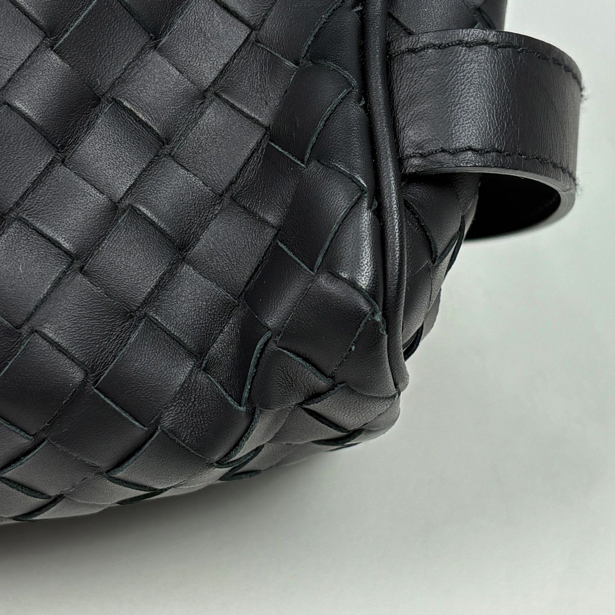 Bottega Veneta Intrecciato Second Bag Handbag Leather Black — view 3