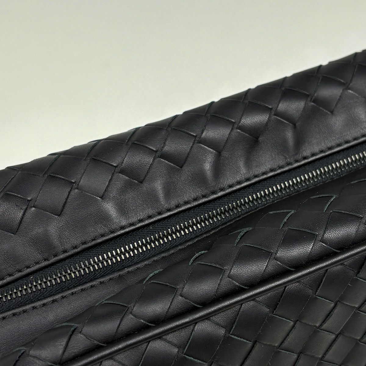Bottega Veneta Intrecciato Second Bag Handbag Leather Black — view 4
