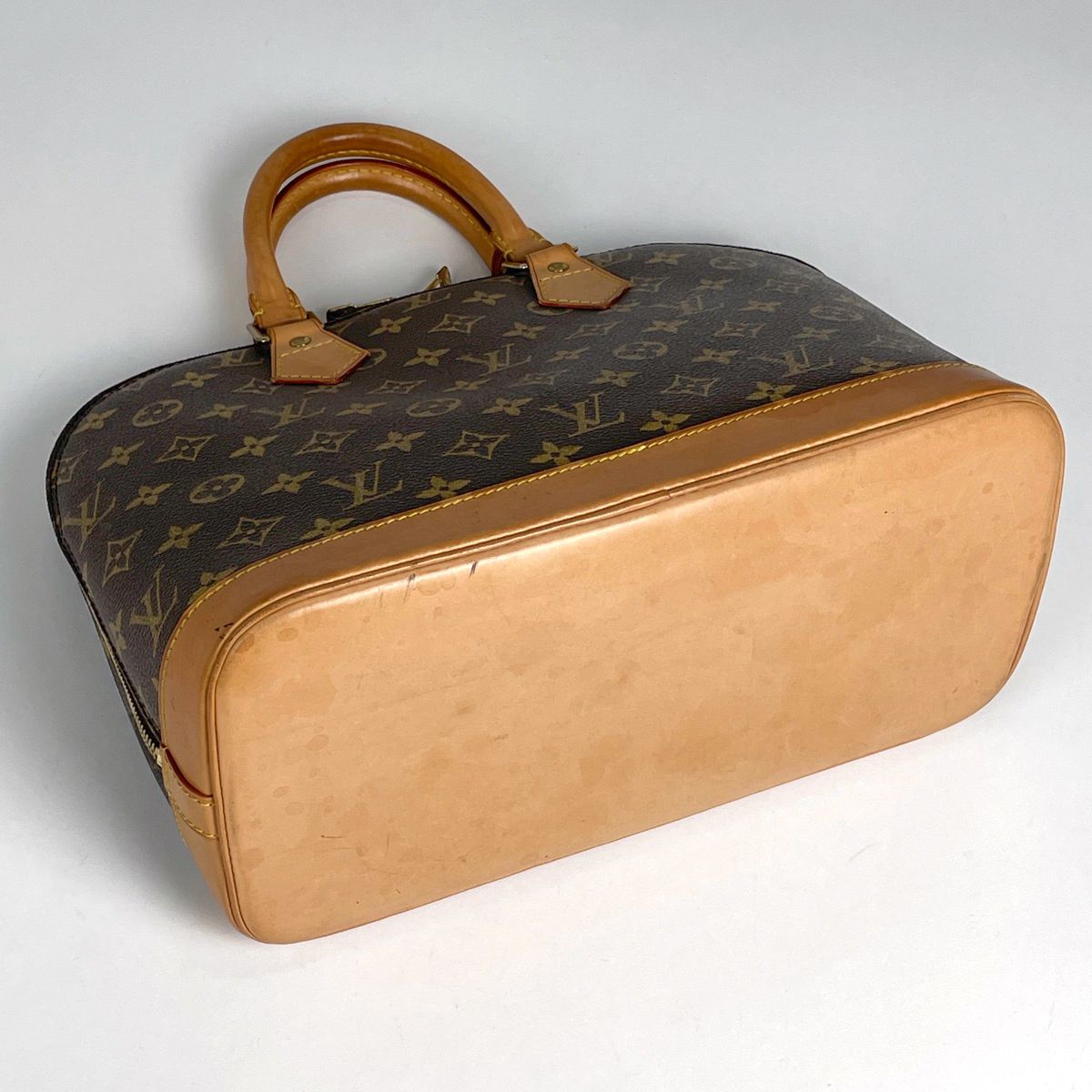 Louis Vuitton Alma Handbag Monogram Brown — view 2