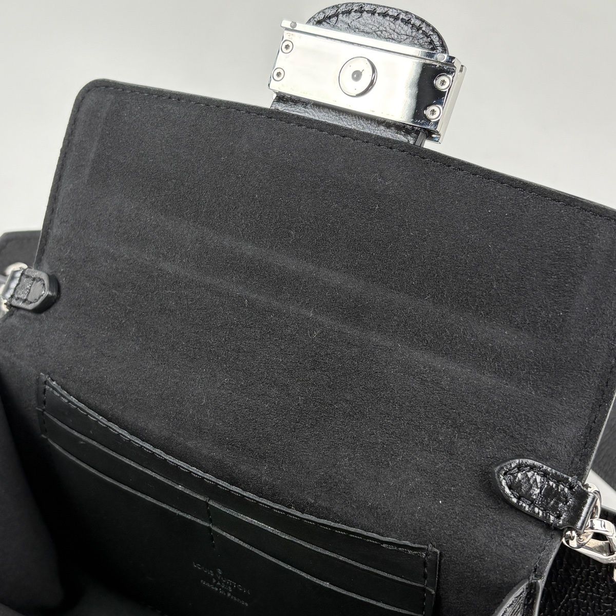 Louis Vuitton Waist Bag Monogram Reverse Brown Noir — view 5