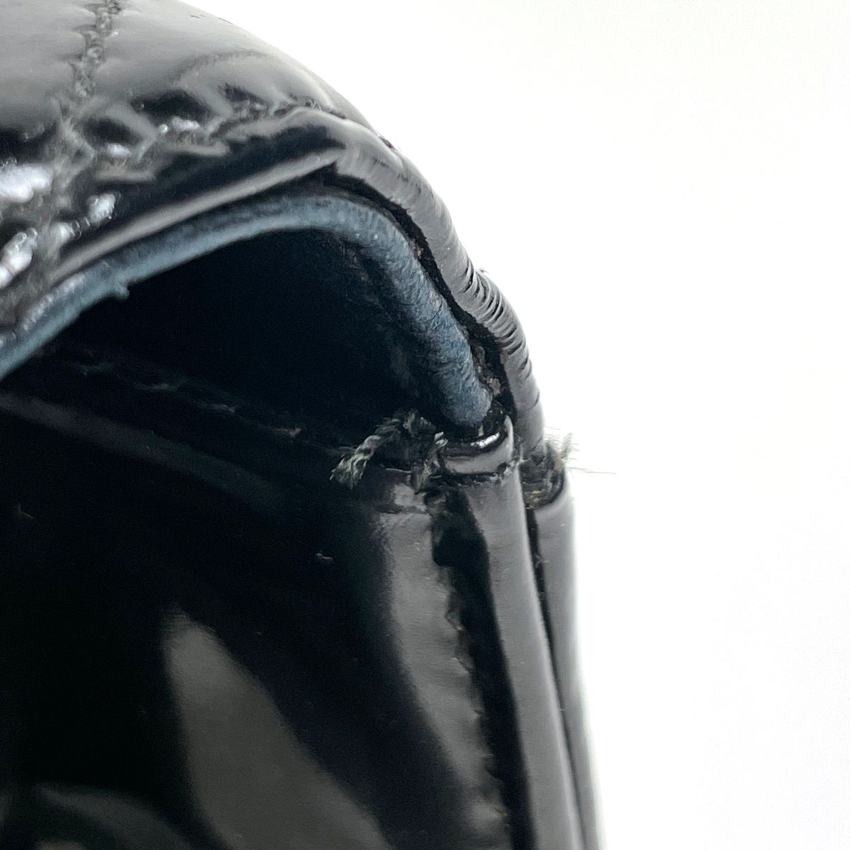Chanel CC Logo Handbag Quilted Patent Leather Black — view 7
