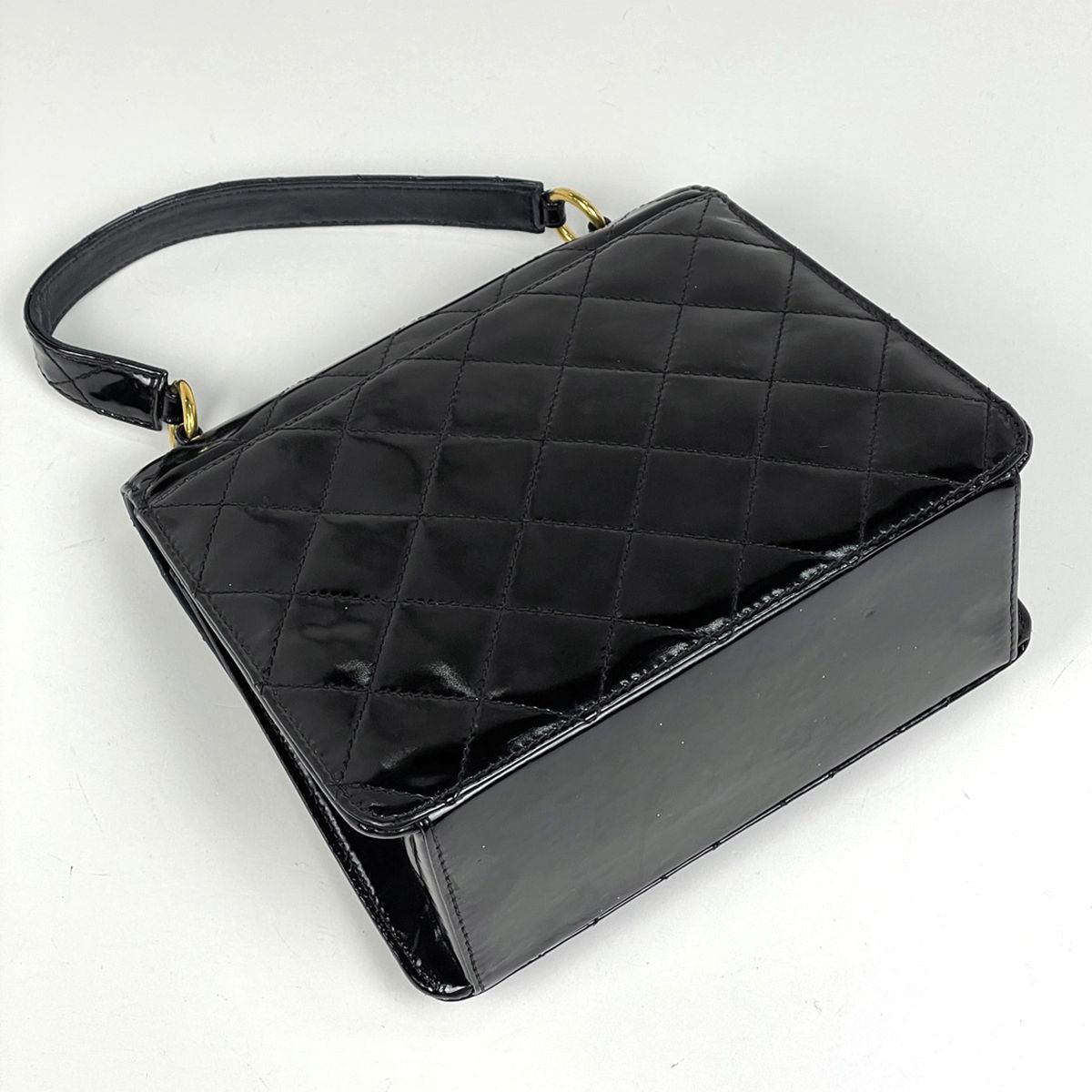 Chanel CC Logo Handbag Quilted Patent Leather Black — view 2