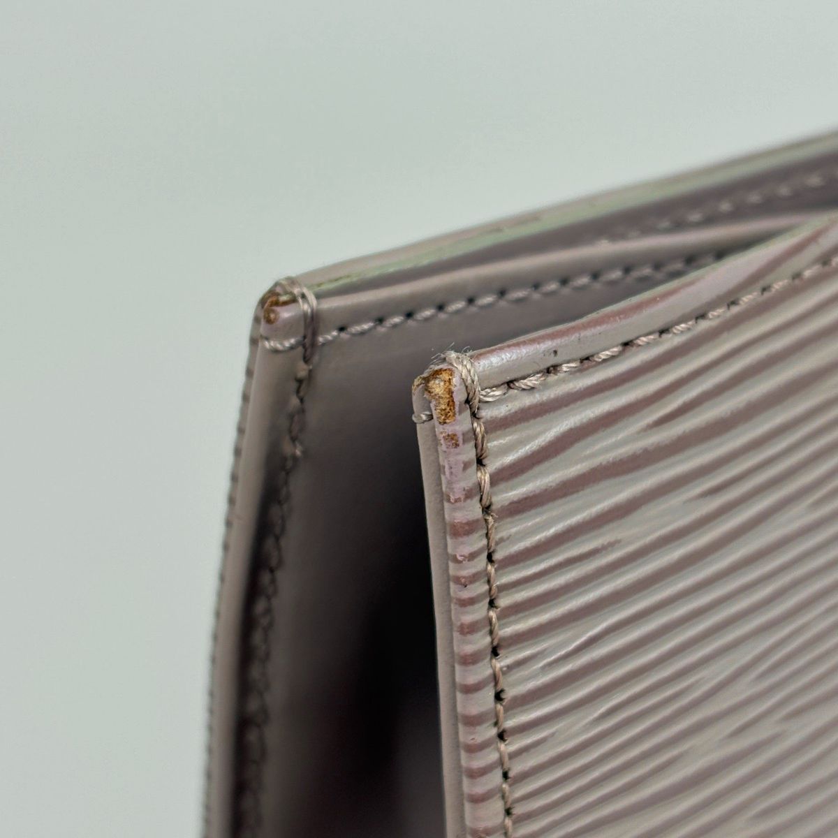Louis Vuitton Saint Tropez Shoulder Bag Epi Lilac — view 5