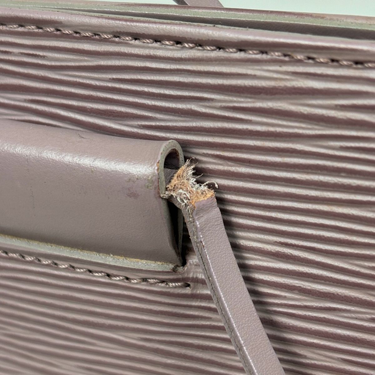 Louis Vuitton Saint Tropez Shoulder Bag Epi Lilac — view 7