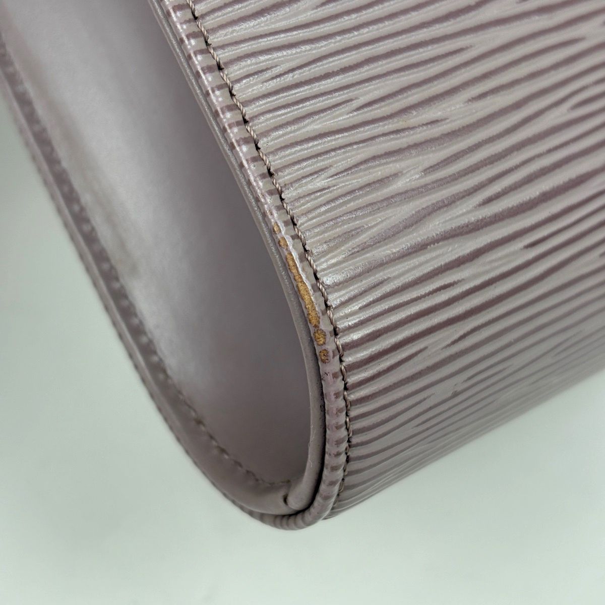 Louis Vuitton Saint Tropez Shoulder Bag Epi Lilac — view 4