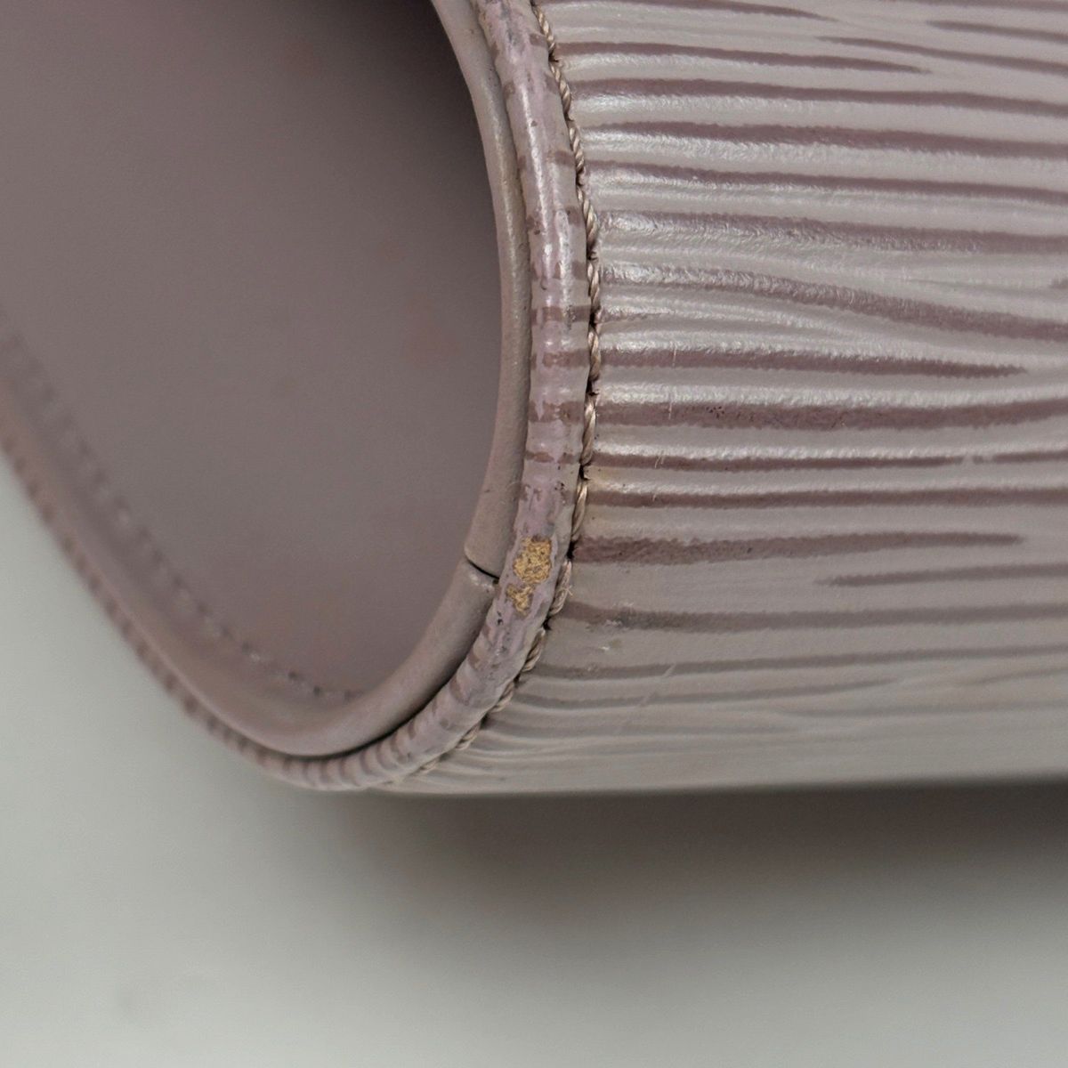 Louis Vuitton Saint Tropez Shoulder Bag Epi Lilac — view 3