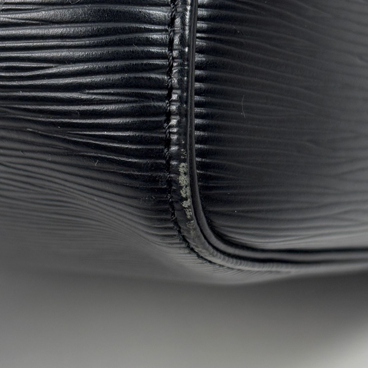 Louis Vuitton Keepall 55 Boston Bag Epi Noir — view 3