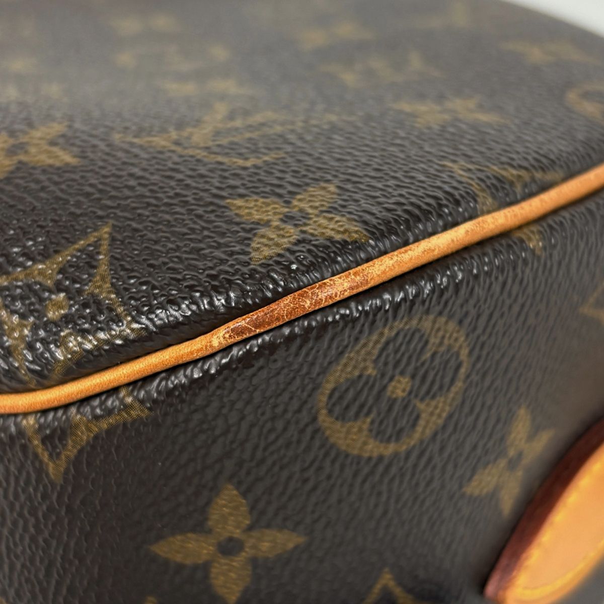 Louis Vuitton Blois Crossbody Shoulder Bag Monogram Brown — view 3