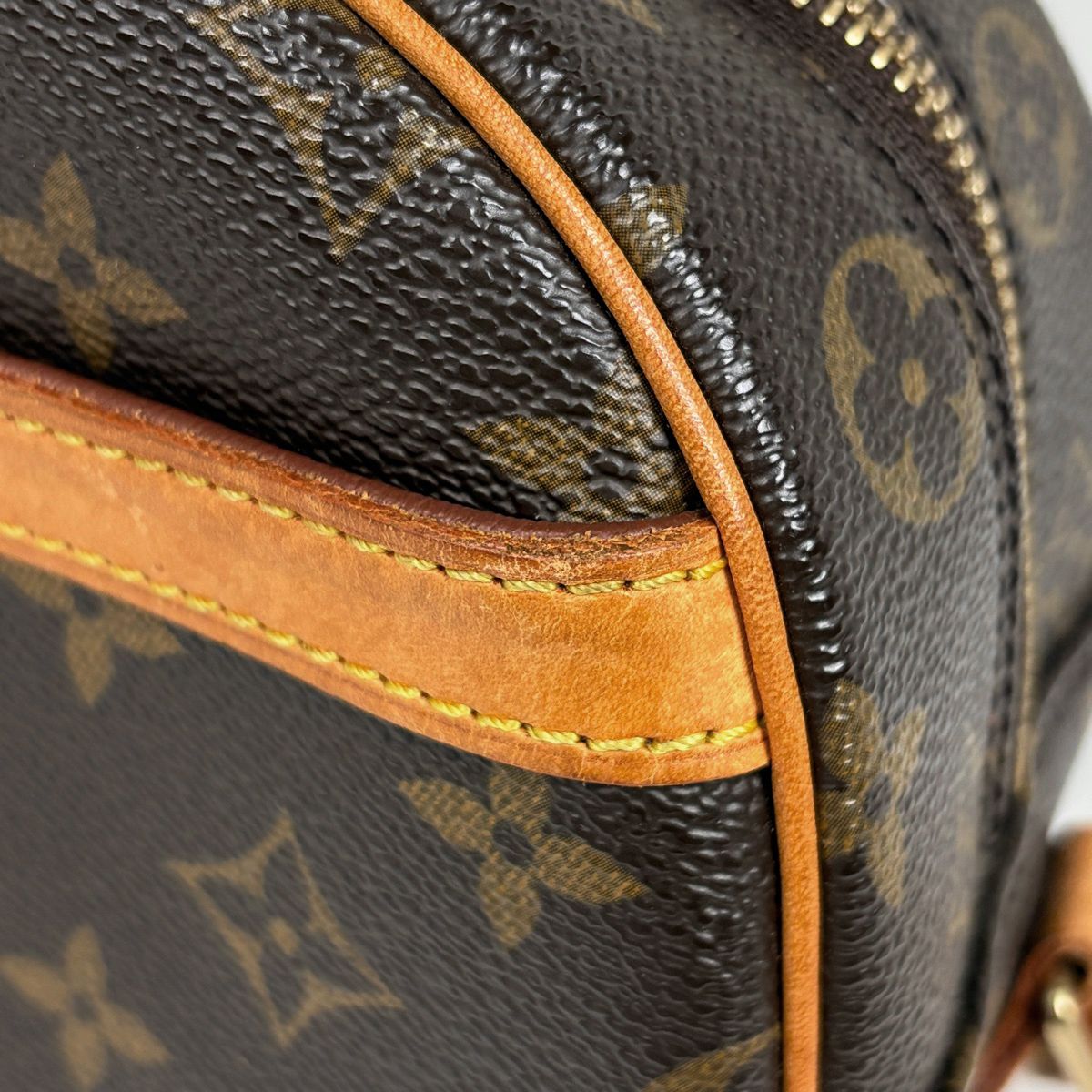 Louis Vuitton Blois Crossbody Shoulder Bag Monogram Brown — view 5