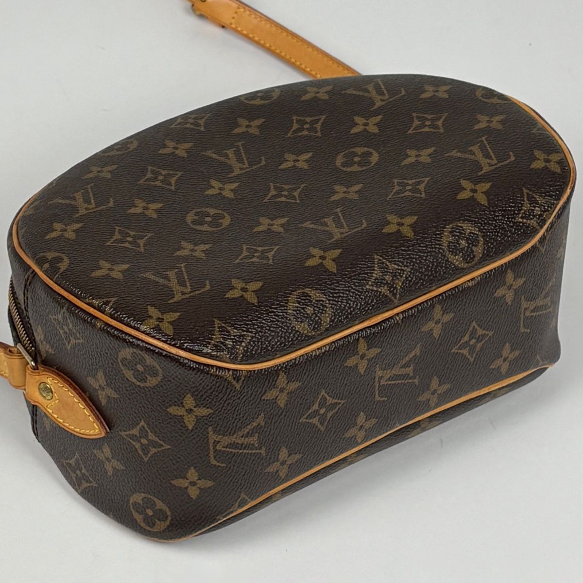 Louis Vuitton Blois Crossbody Shoulder Bag Monogram Brown — view 2
