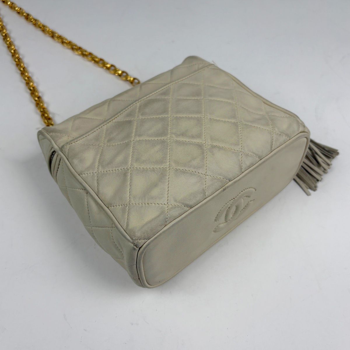 Chanel CC Logo Chain Shoulder Bag Quilted Fringe Leather White — view 2