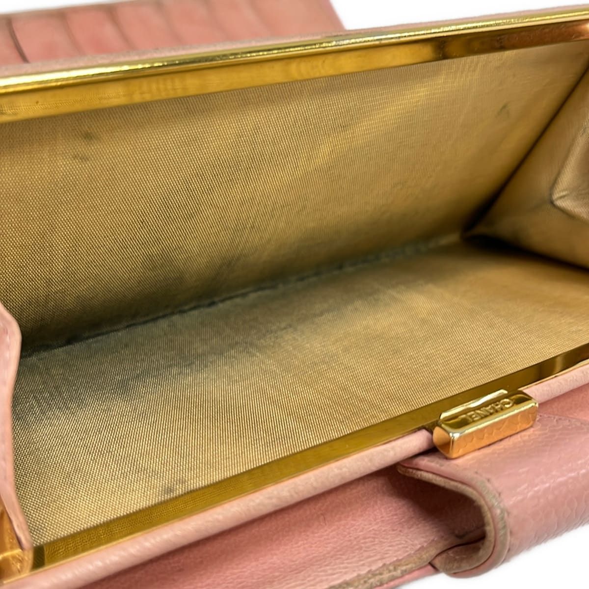 Chanel Bifold Wallet Pink Kiss Lock CC Logo — view 4