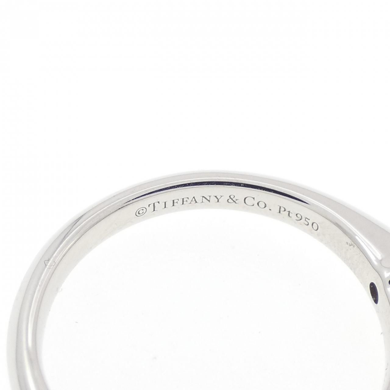 Tiffany & Co Classic Solitaire Ring — view 4