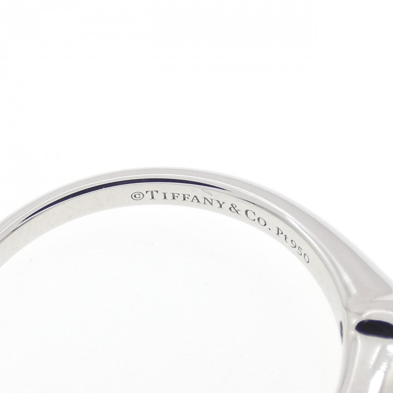 Tiffany & Co Classic Solitaire Ring — view 4