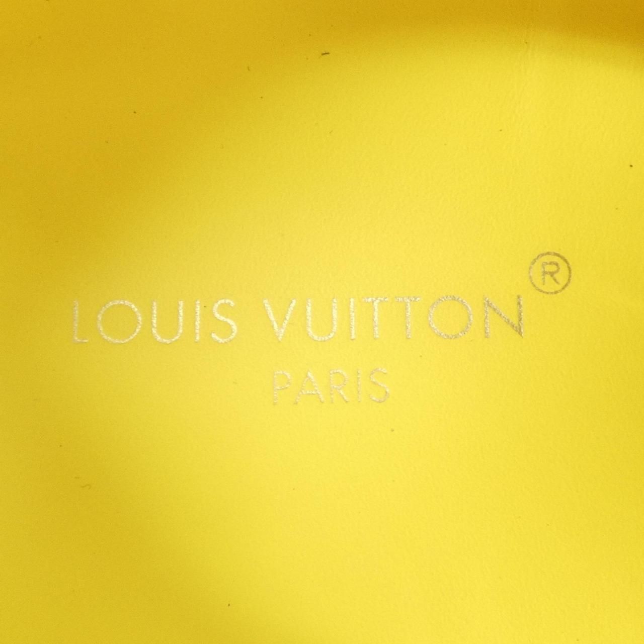 Louis Vuitton Run Away Line Sneakers — view 6