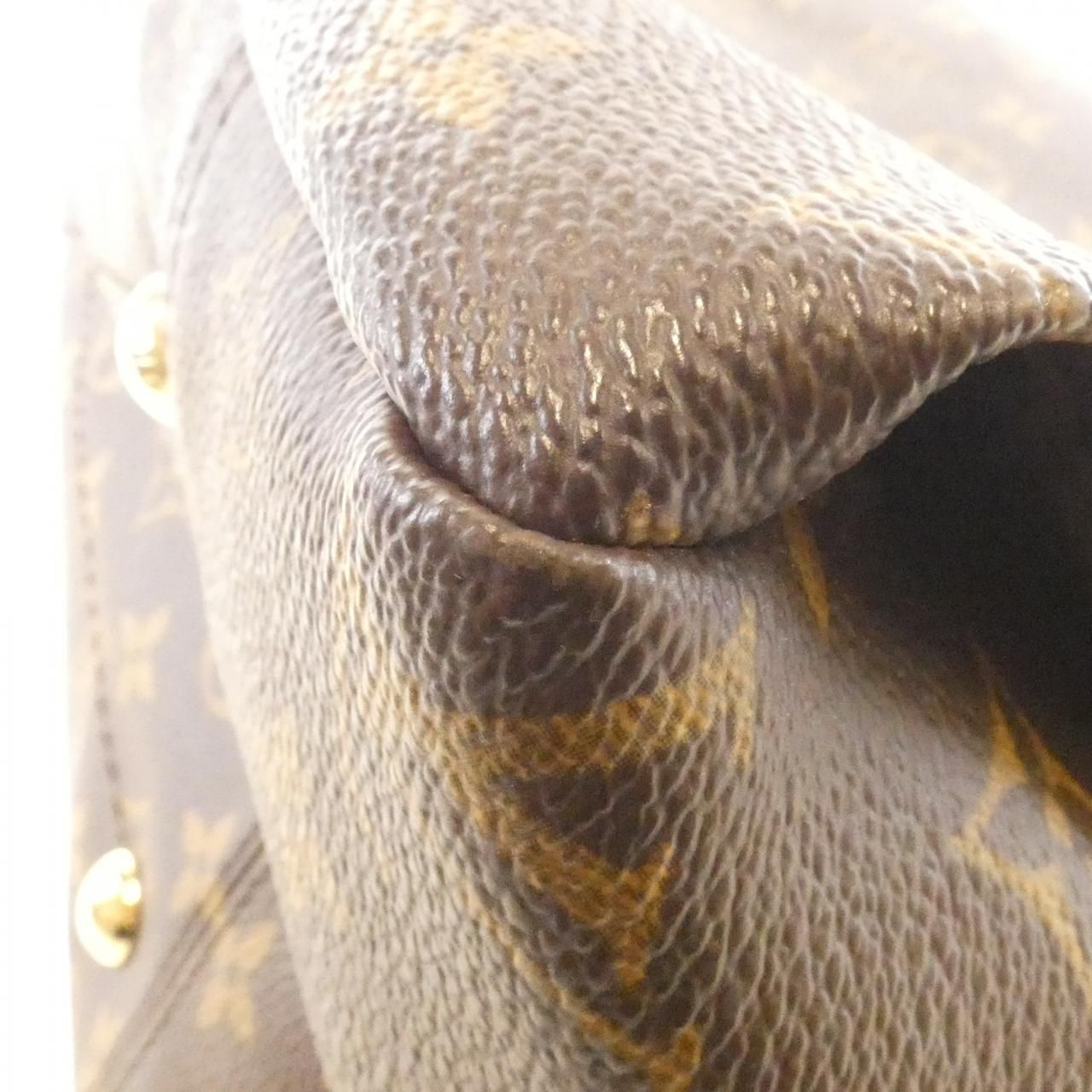 Louis Vuitton Monogram Artsy Shoulder — view 2