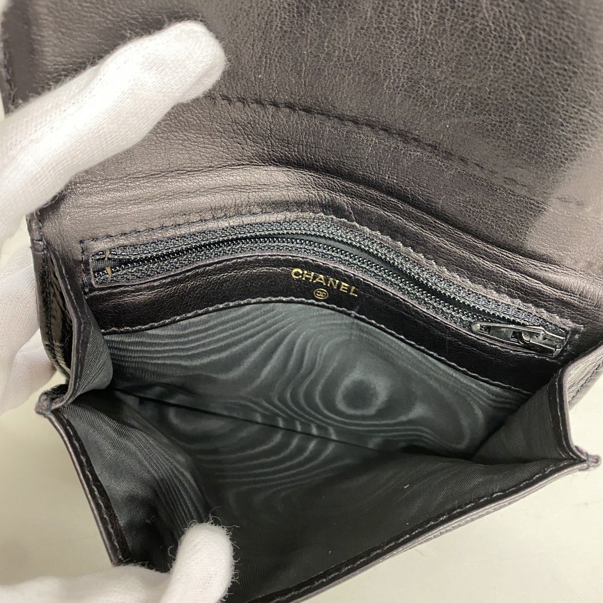 Chanel Wallet Caviar Leather Black Gold — view 3