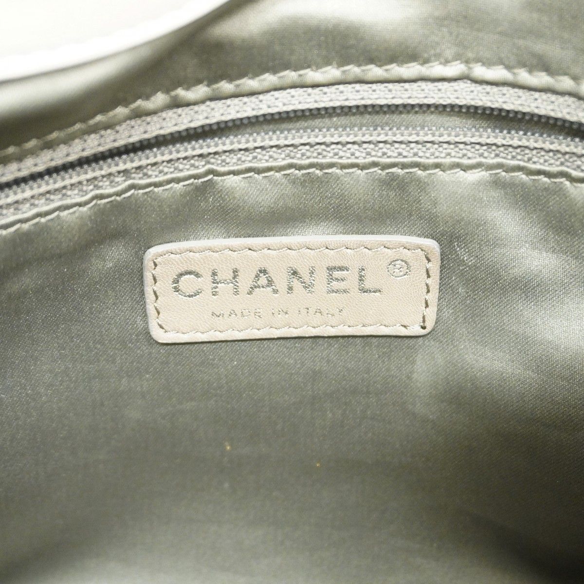 Chanel Tote Lambskin White Silver — view 5