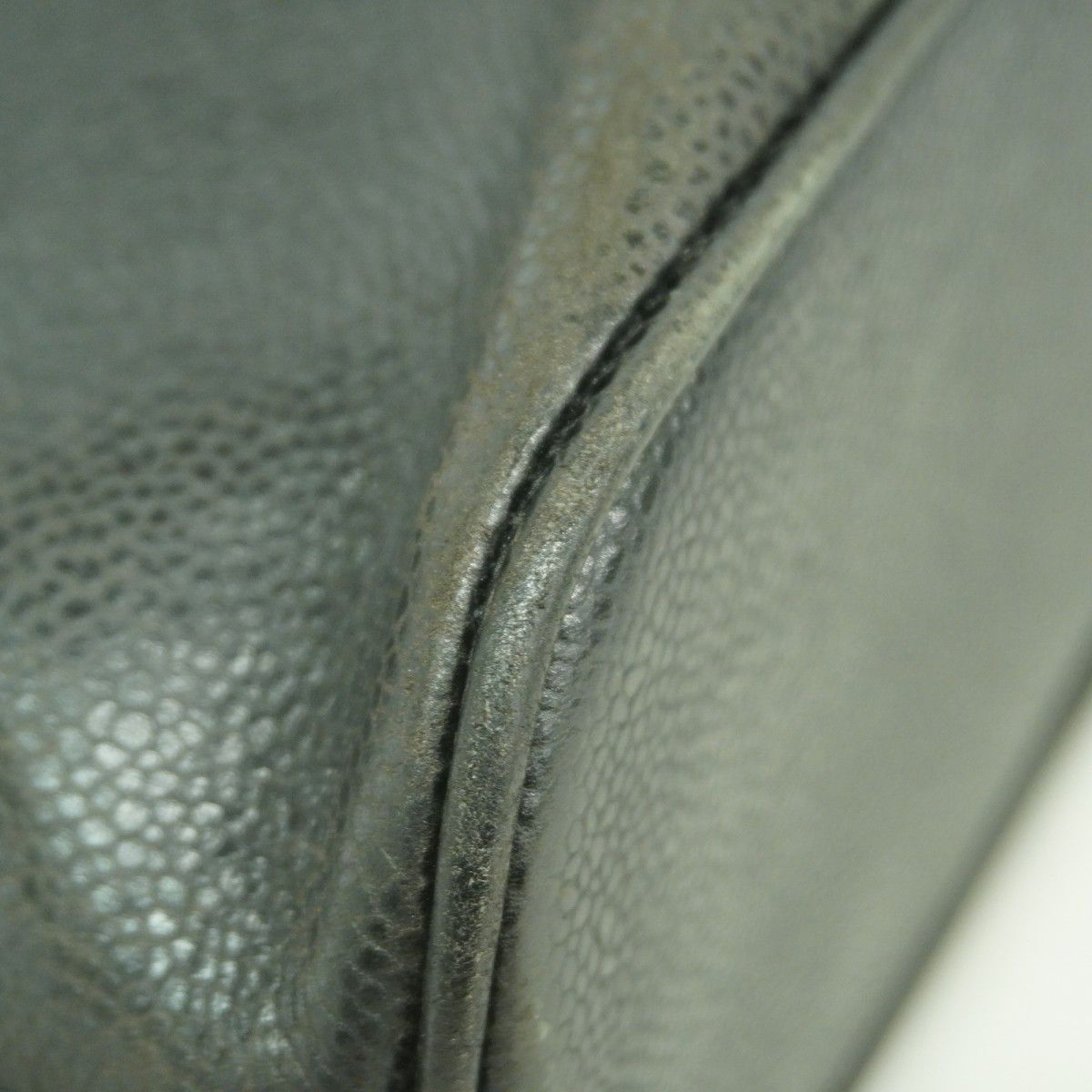 Chanel Shoulder Bag Caviar Leather Black Gold — view 6