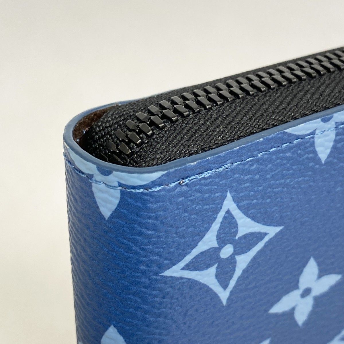 Louis Vuitton Wallet Monogram Zippy Vertical Blue — view 6