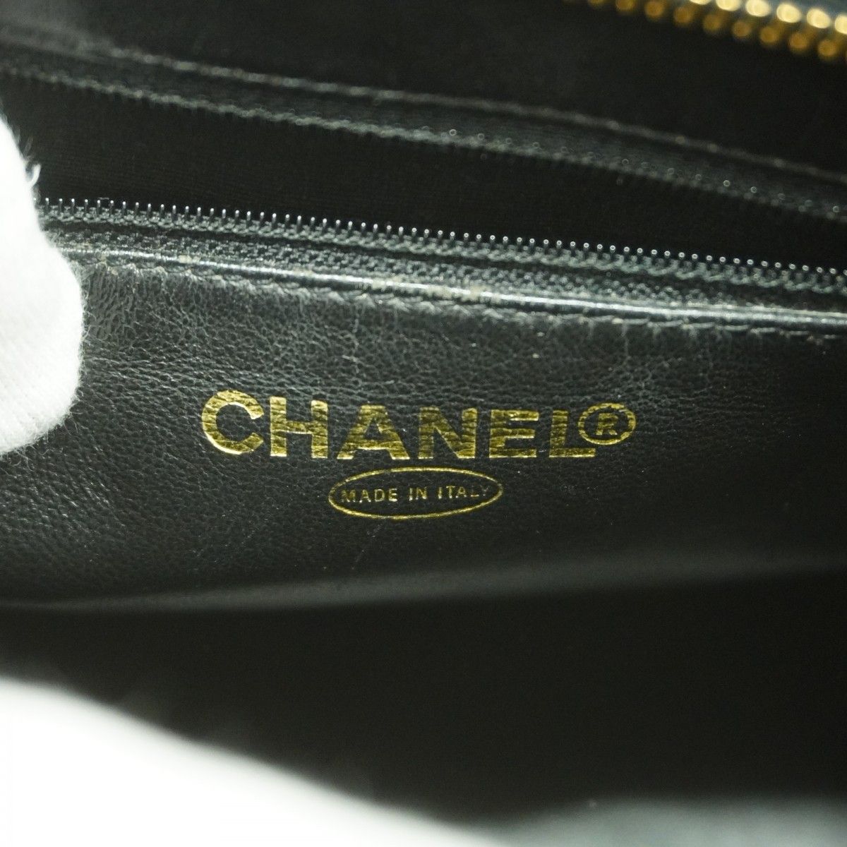 Chanel Tote Medallion Caviar Leather Black Gold — view 5