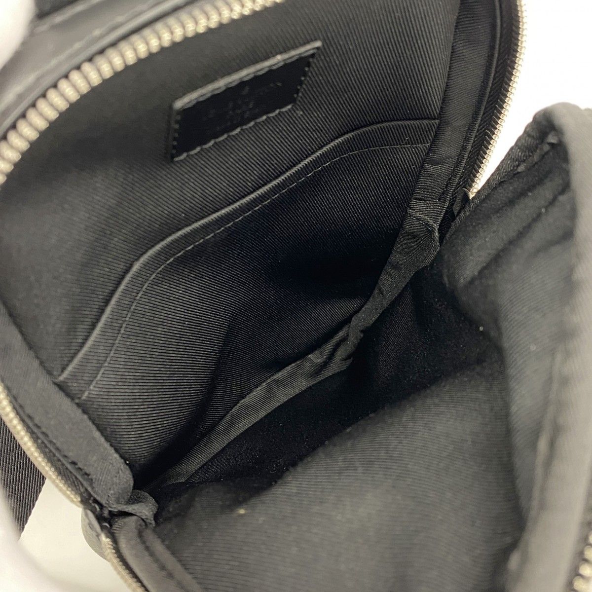 Louis Vuitton Belt Bag Monogram Eclipse Avenue PM Black — view 4