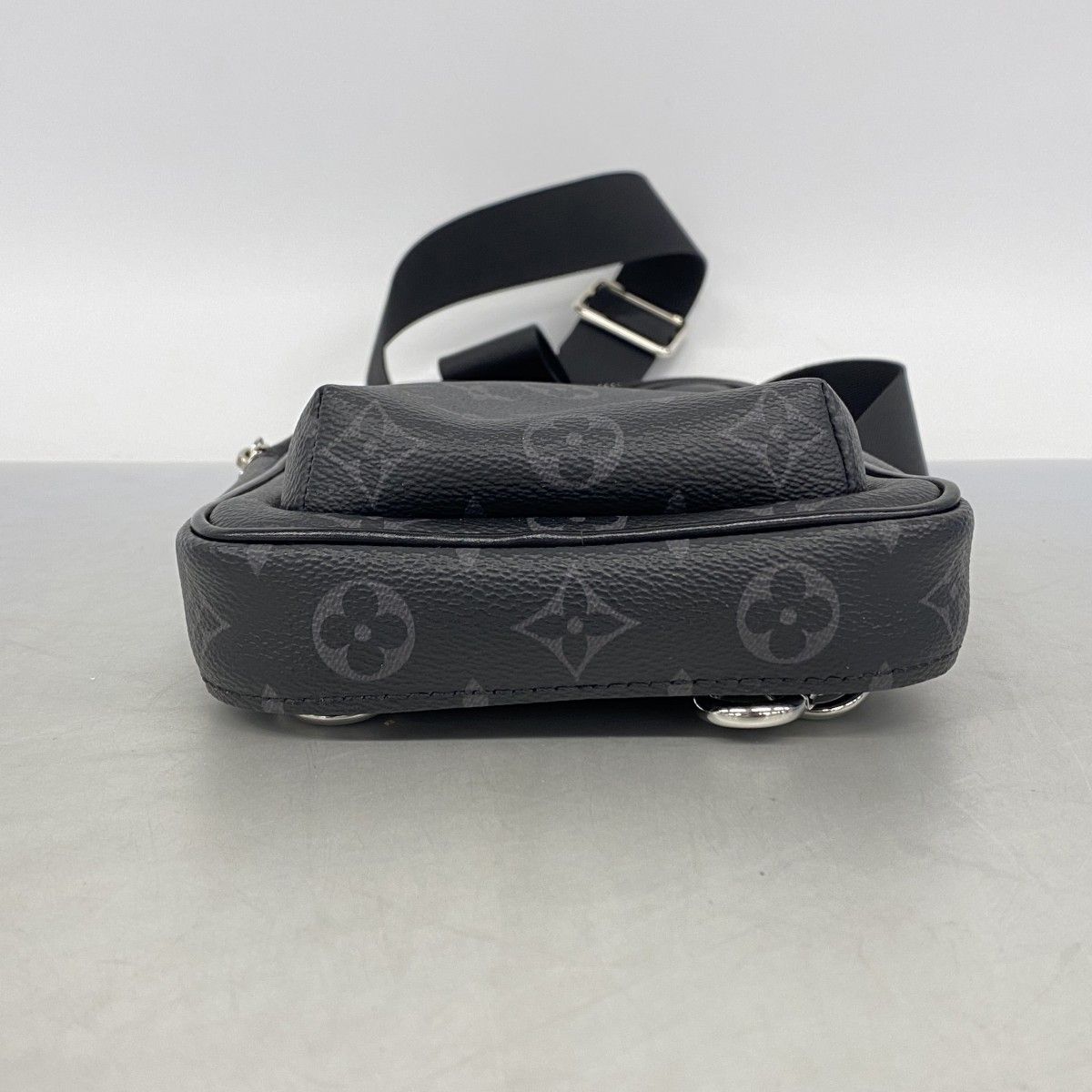 Louis Vuitton Belt Bag Monogram Eclipse Avenue PM Black — view 3