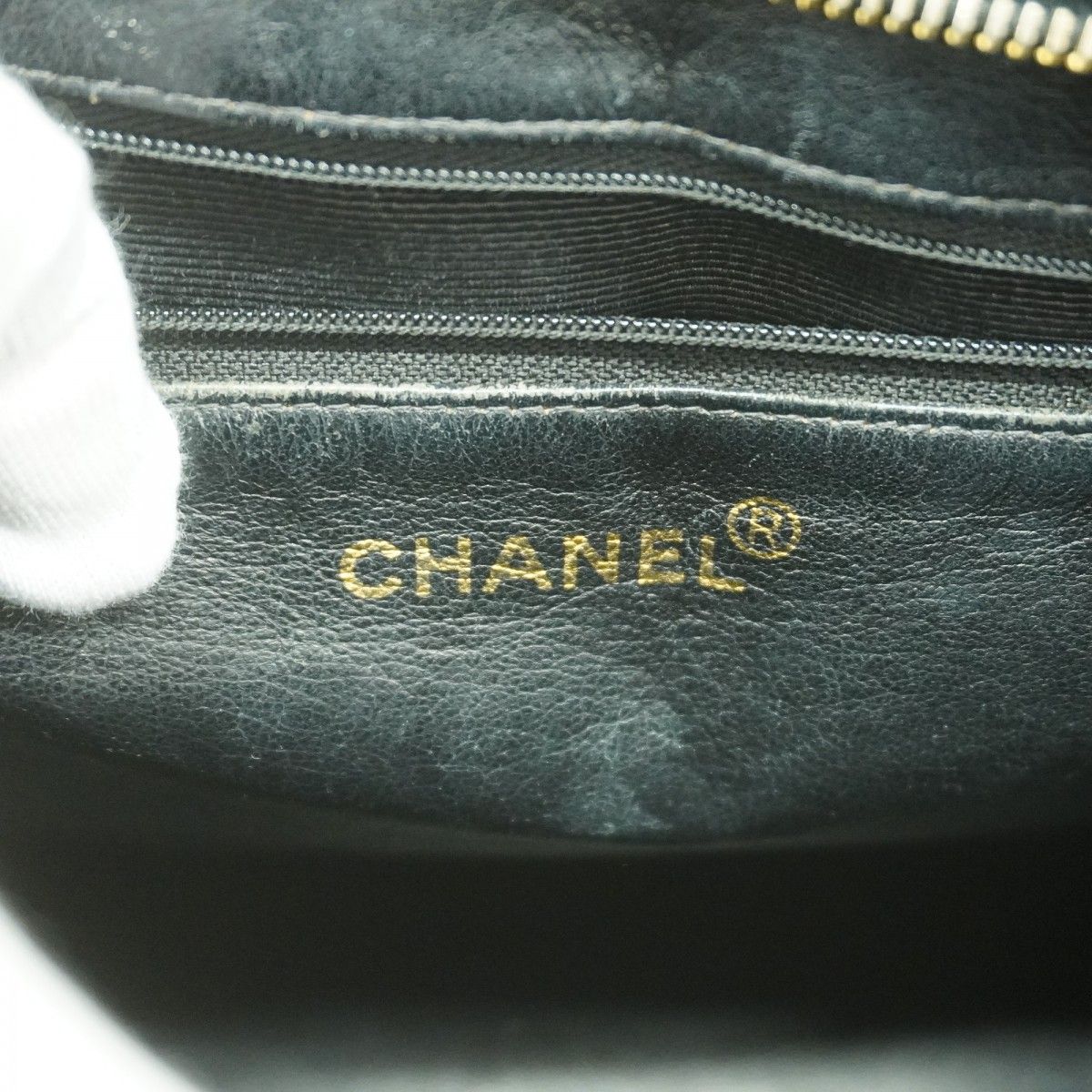 Chanel Tote Medallion Caviar Leather Black Gold — view 5