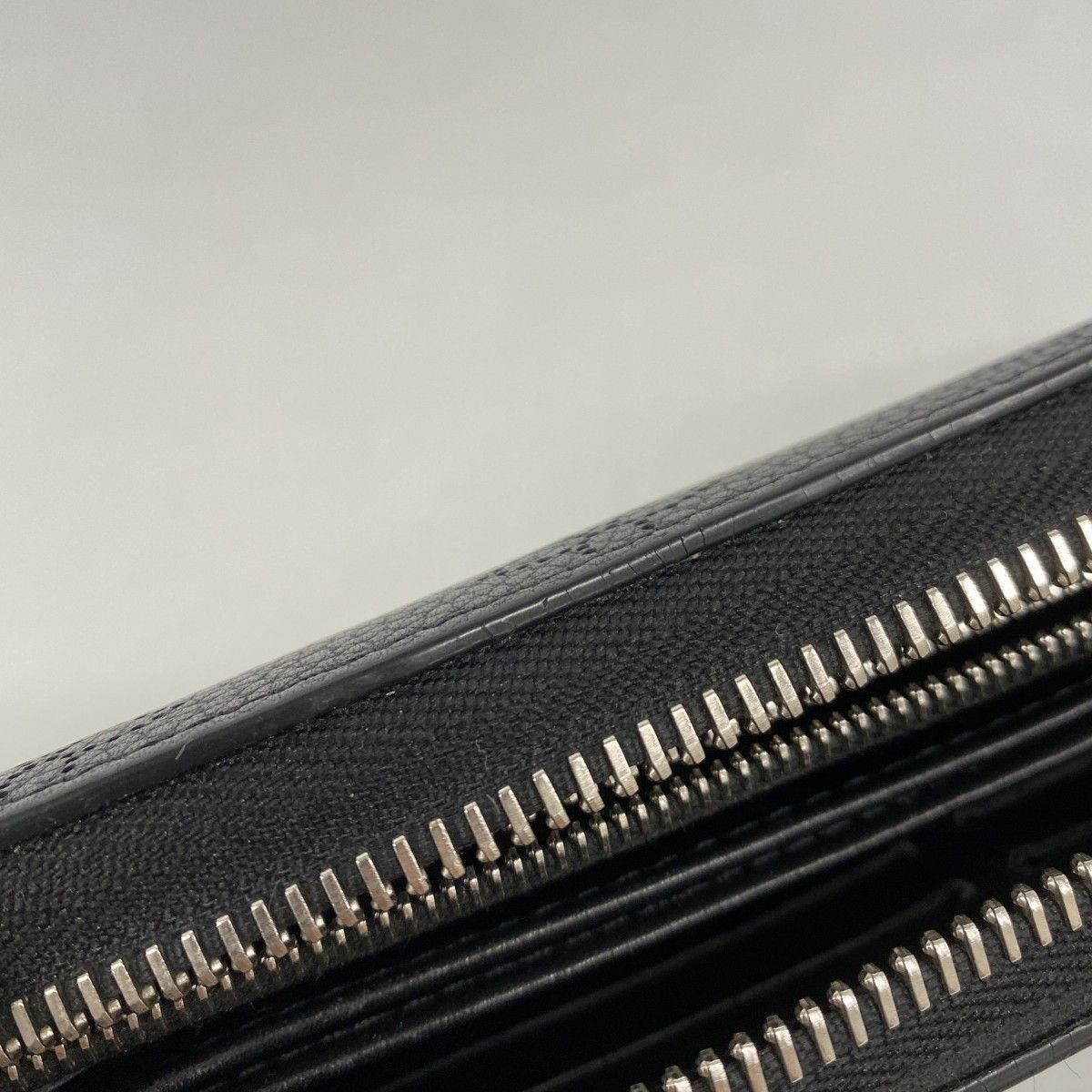 Louis Vuitton Wallet Mahina Zippy Noir — view 6