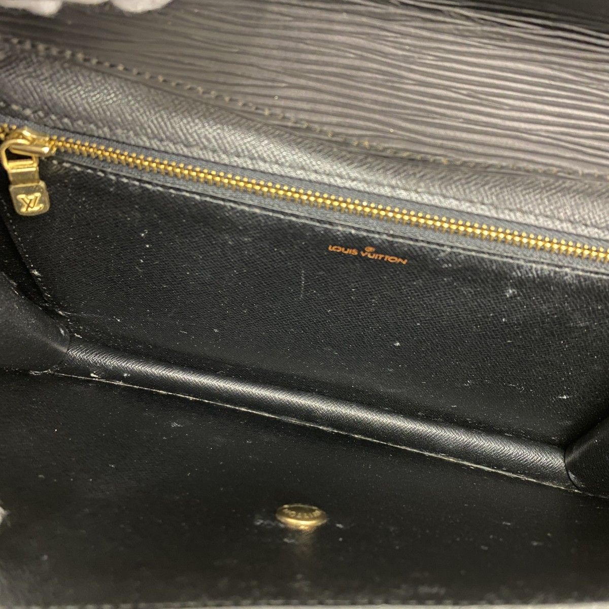 Louis Vuitton Clutch Epi Montaigne 27 Noir — view 4