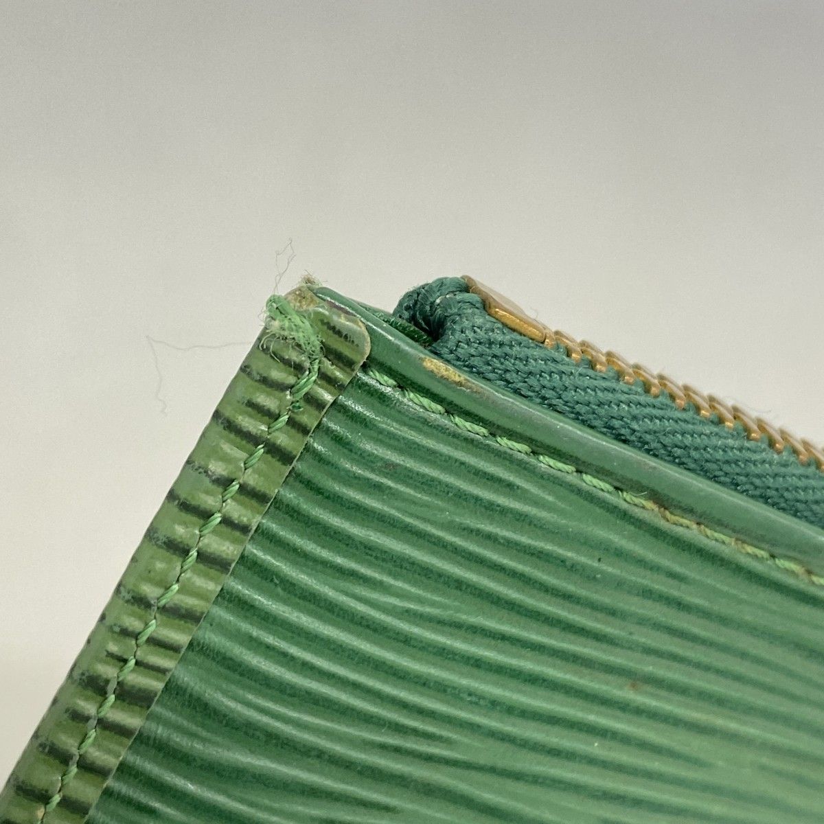 Louis Vuitton Coin Case Epi Pochette Cles Borneo Green — view 7