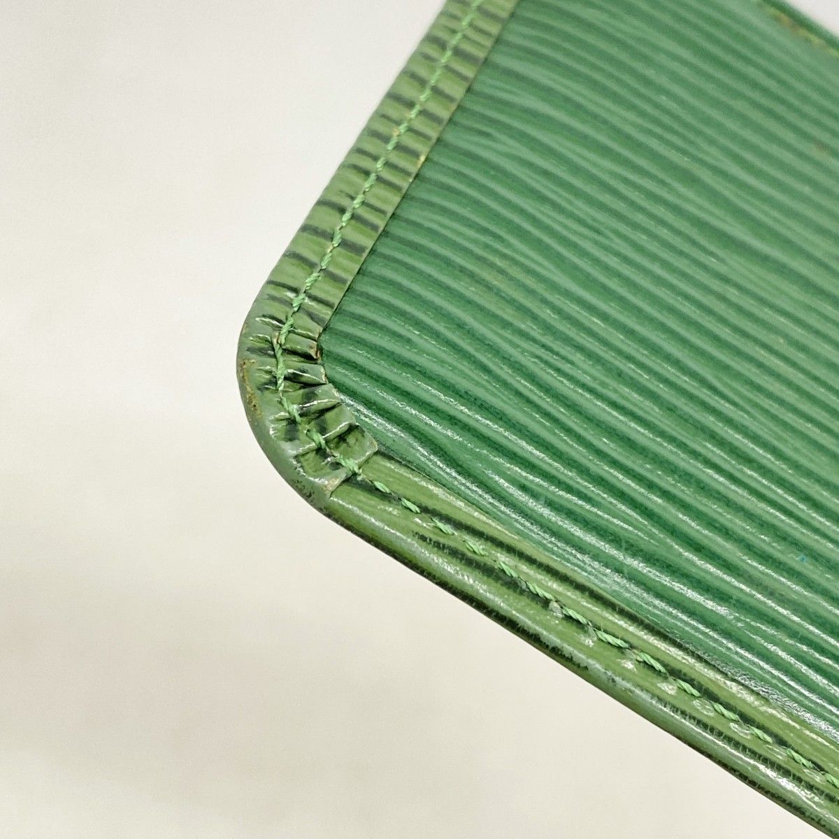 Louis Vuitton Coin Case Epi Pochette Cles Borneo Green — view 8