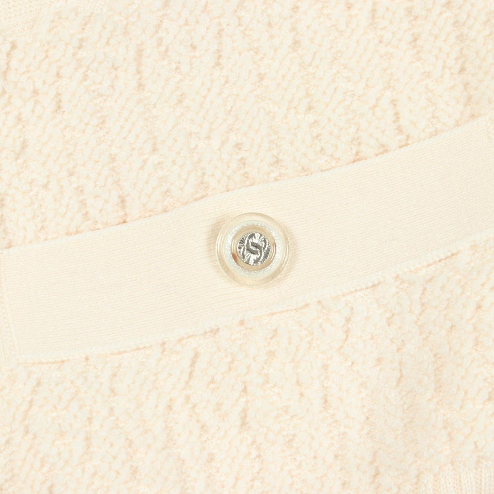 Chanel digan CC Logo Button T-Shirt — view 7
