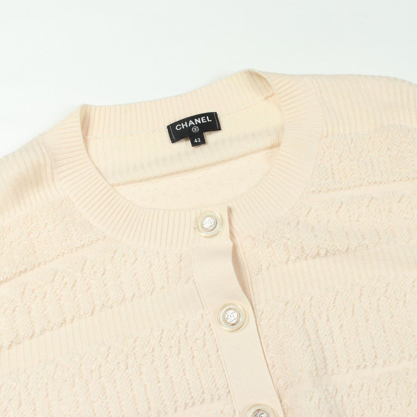 Chanel digan CC Logo Button T-Shirt — view 6