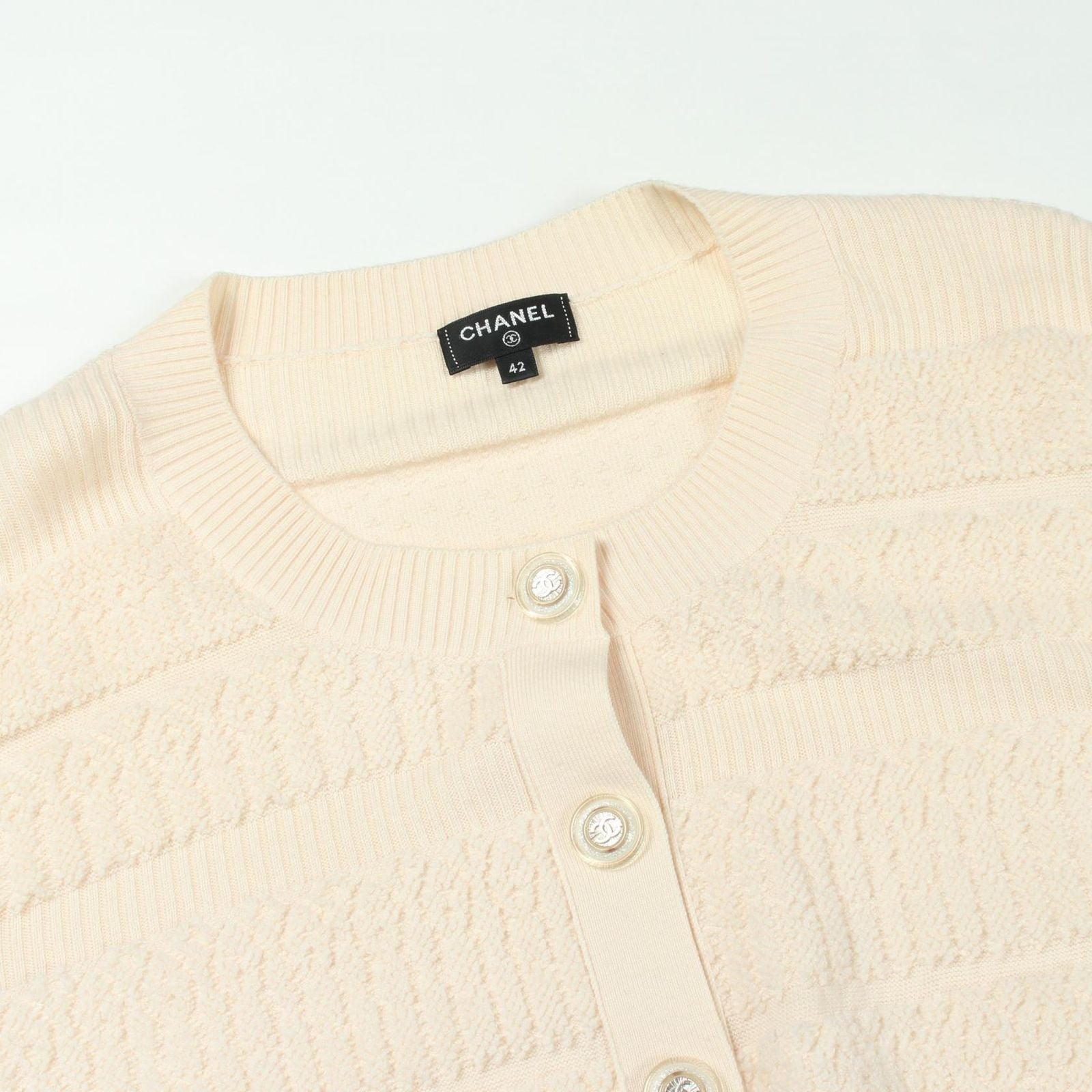 Chanel digan CC Logo Button T-Shirt — view 6