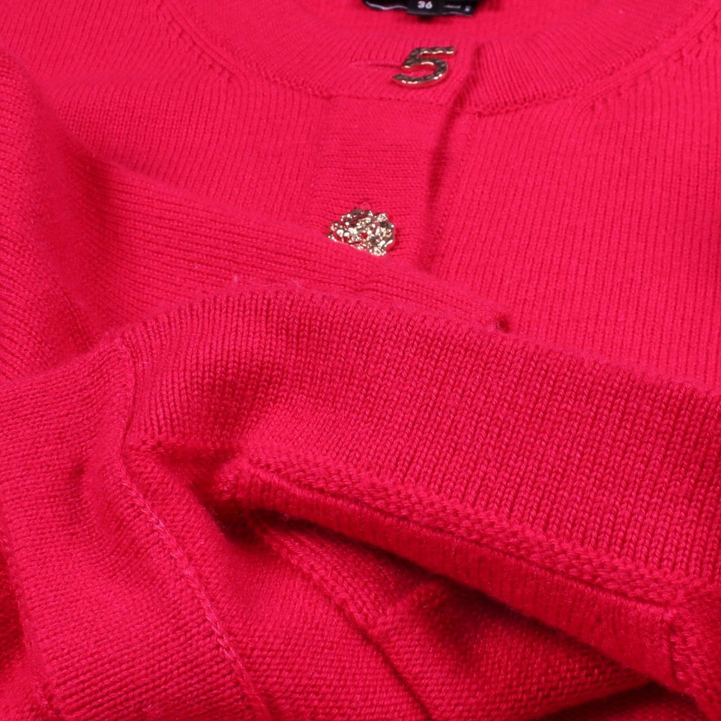 Chanel digan Iconbutton Cropped Cashmere T-Shirt — view 8