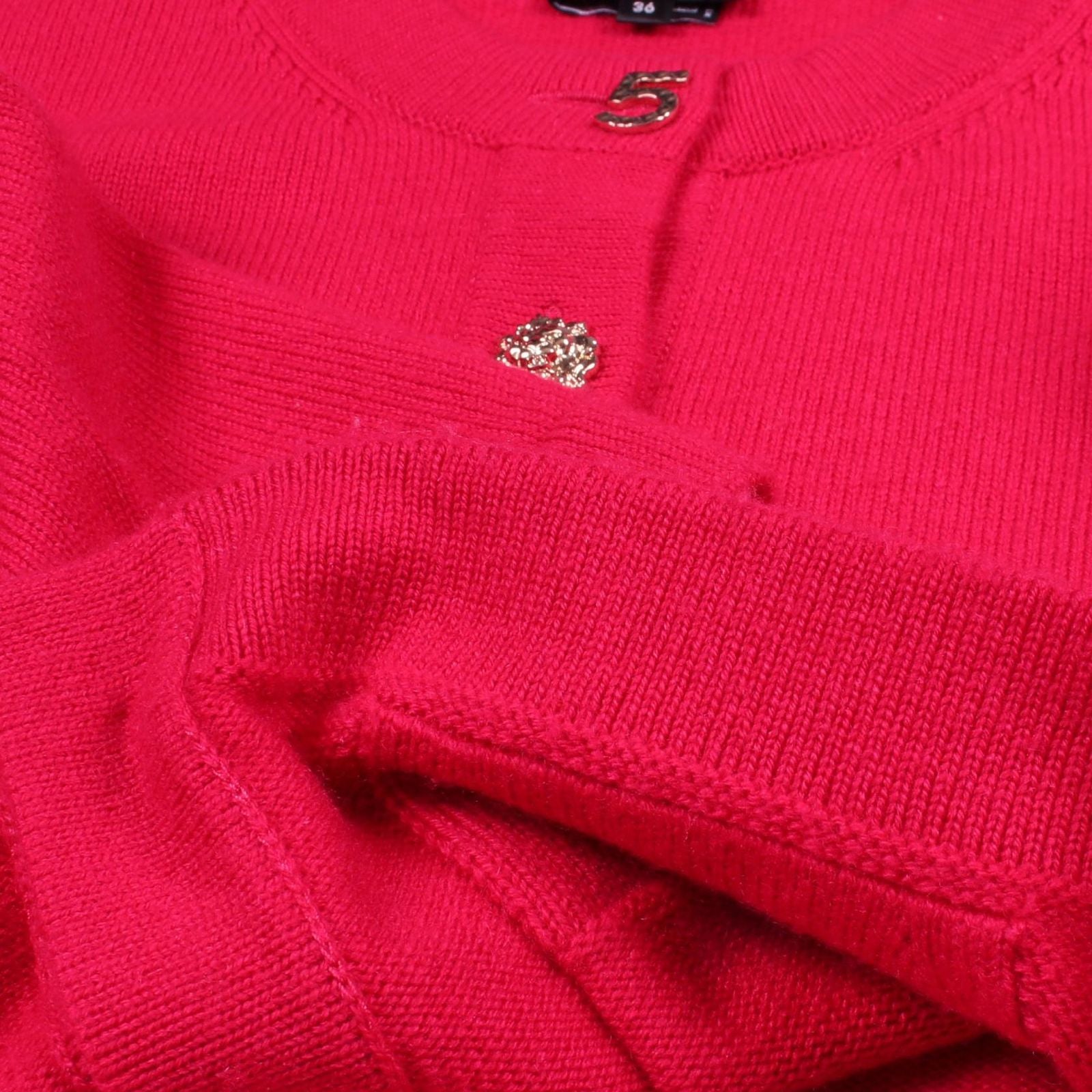 Chanel digan Iconbutton Cropped Cashmere T-Shirt — view 8