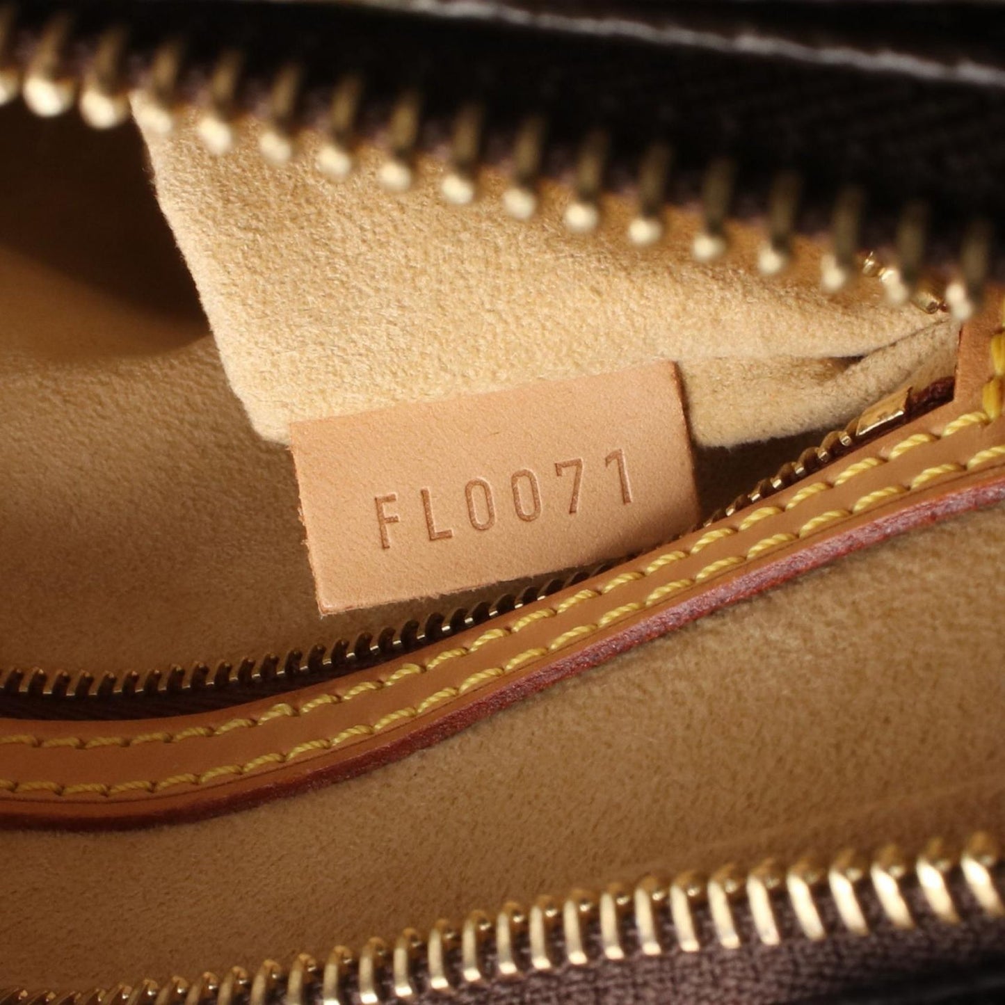 Louis Vuitton Shoulder Bag ping Leather — view 5