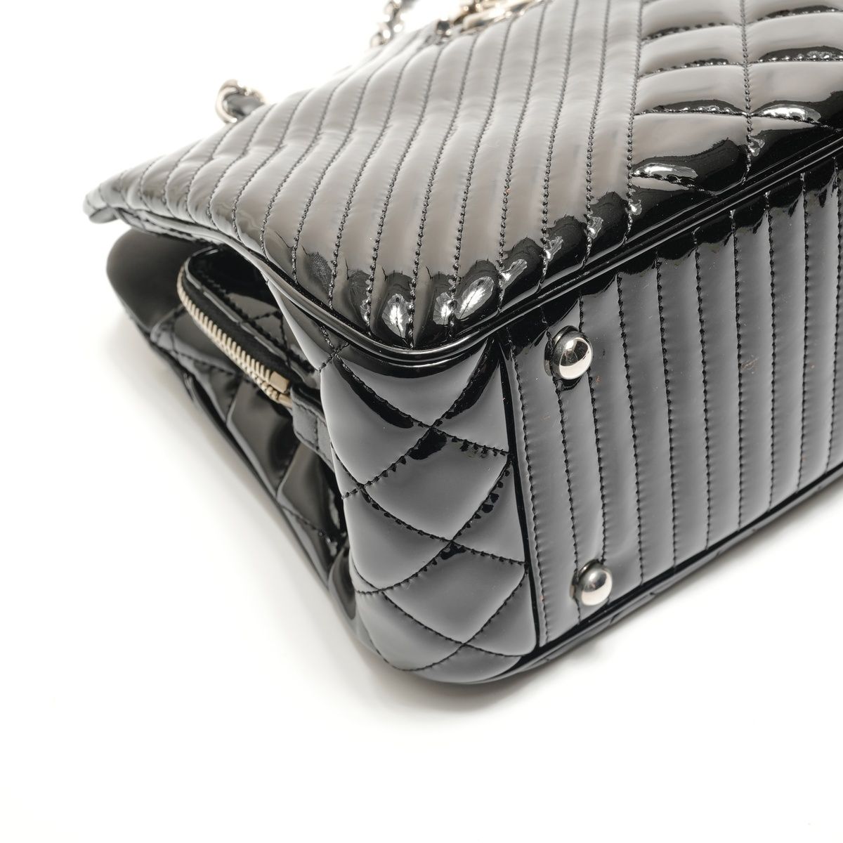 Chanel Shoulder Bag Coco Boy Patent Leather — view 5