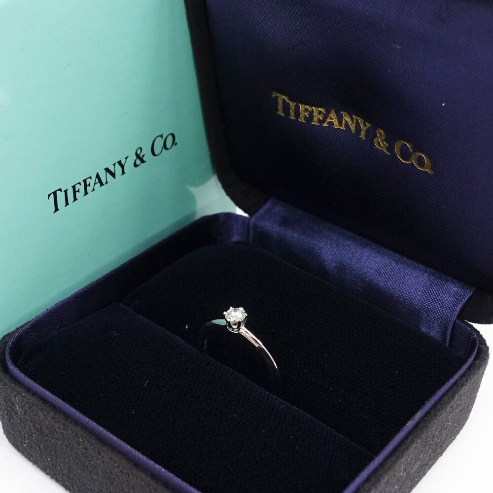 Tiffany & Co Classic Solitaire Diamond Ring Single — view 9