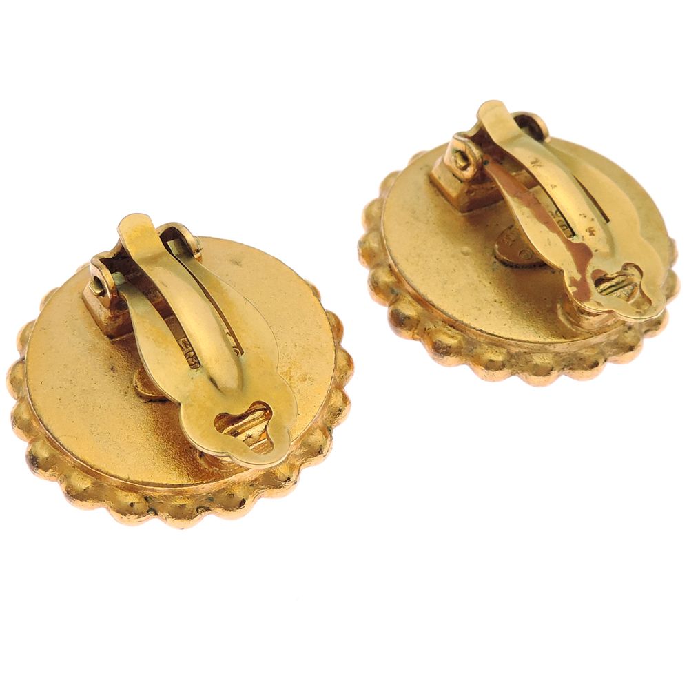 Chanel Earrings Gold — view 3