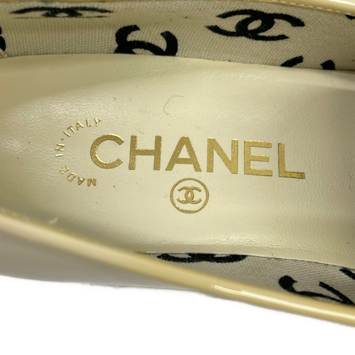 Chanel Shoes 35.5 C Ivory Tassel CC Logo Leather — view 5