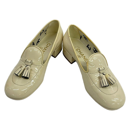 Chanel Shoes 35.5 C Ivory Tassel CC Logo Leather — view 2