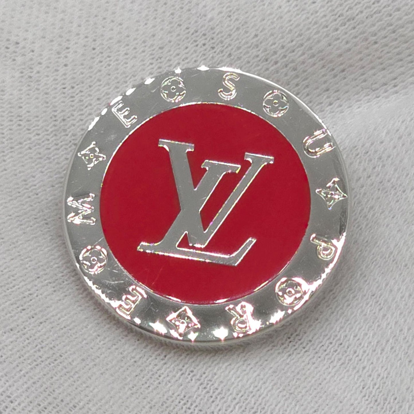 Louis Vuitton Supreme Collaboration Brooch LV Logo 1 of 3 Items Diameter 2.2 cm — view 9