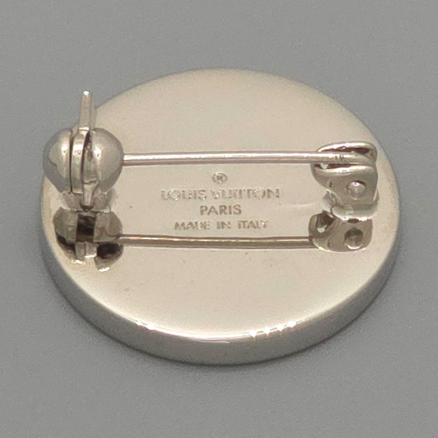 Louis Vuitton Supreme Collaboration Brooch LV Logo 1 of 3 Items Diameter 2.2 cm — view 5