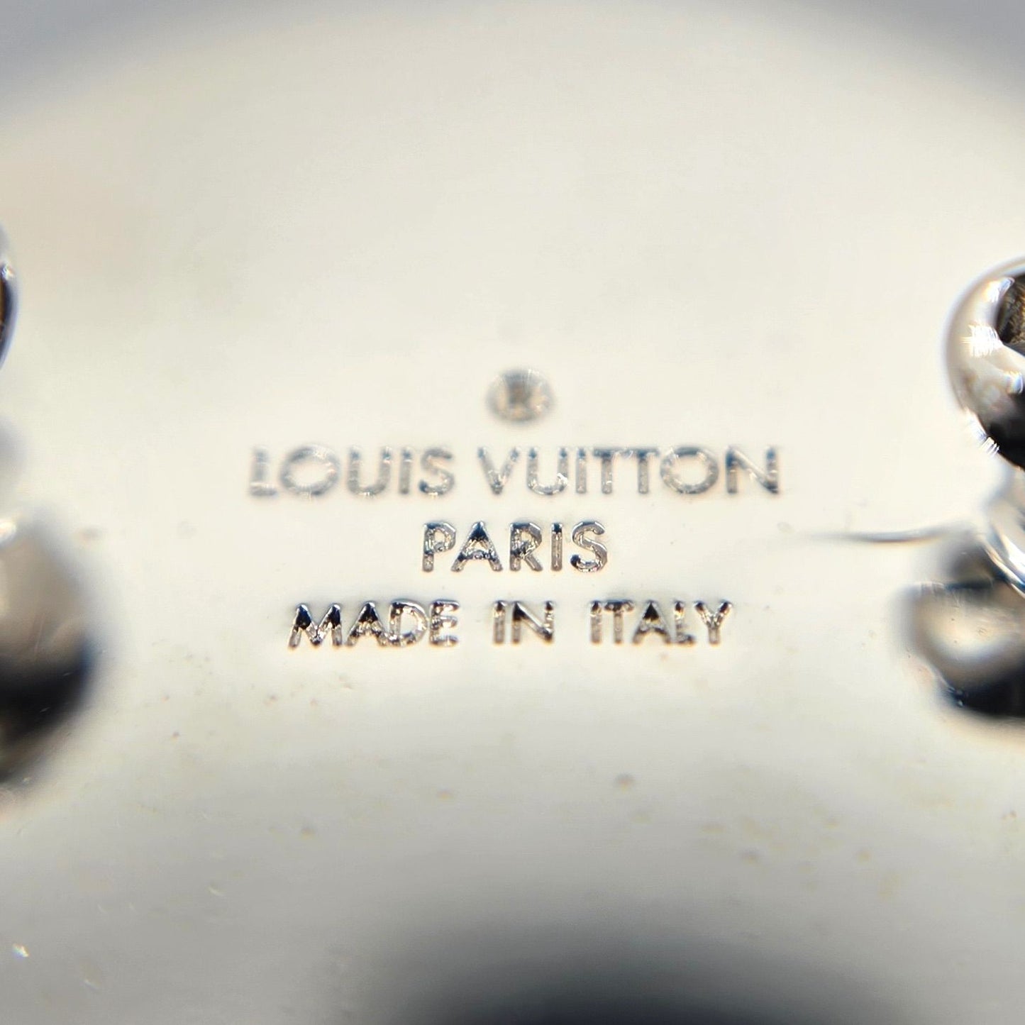 Louis Vuitton Supreme Collaboration Brooch LV Logo 1 of 3 Items Diameter 2.2 cm — view 7