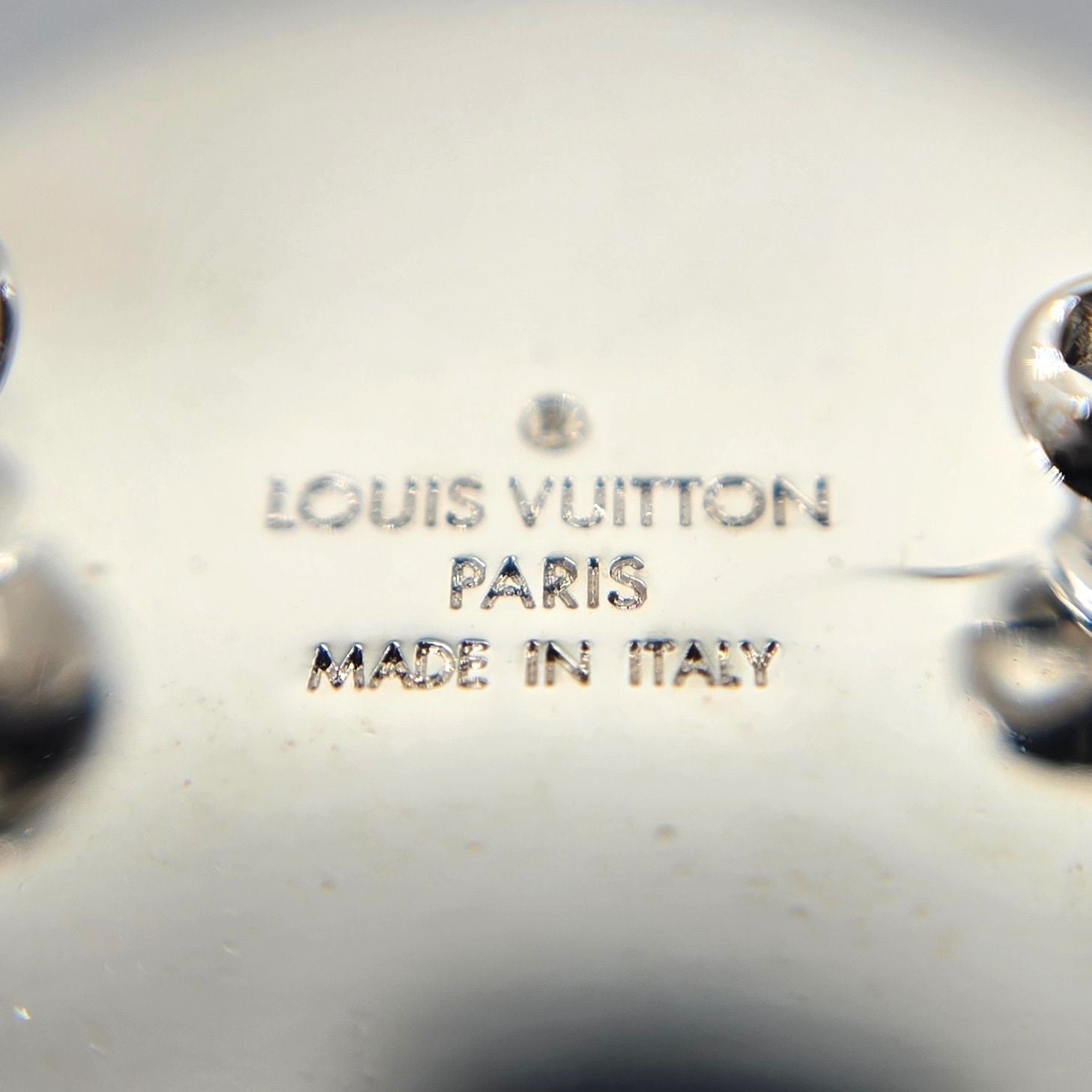 Louis Vuitton Supreme Collaboration Brooch LV Logo 1 of 3 Items Diameter 2.2 cm — view 7