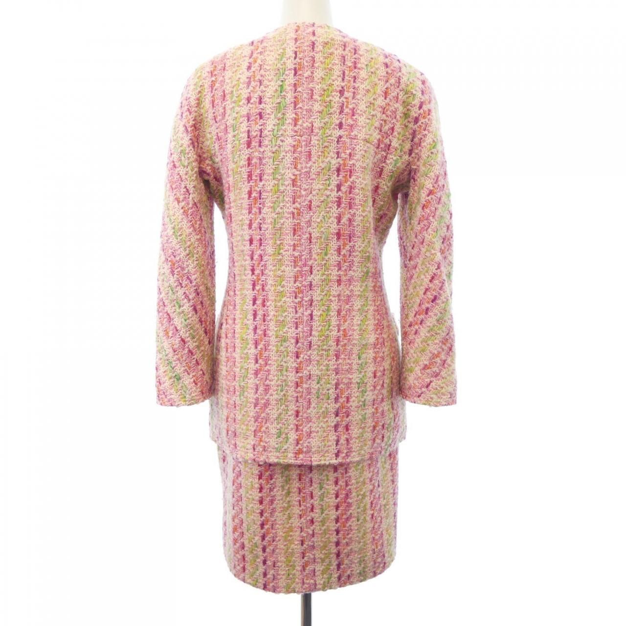 Chanel Vintage Suit Pink — view 2